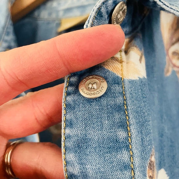 Liz Claiborne Chambray Button Up Horse Print Shirt - Picture 5 of 8